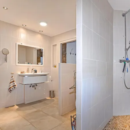 Amazing In With Private Swimming Pool, Be Inside Or Outside